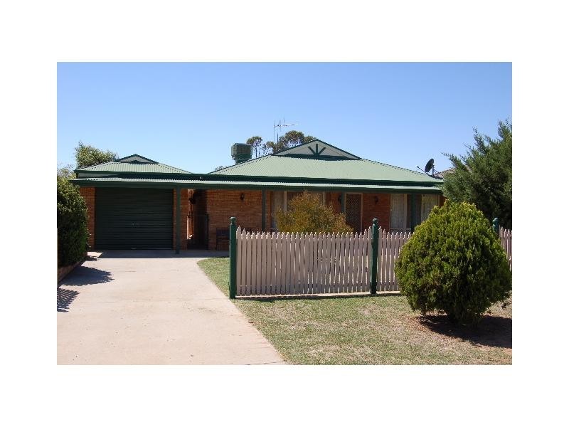 32 Wiruna Street, Barooga NSW 3644