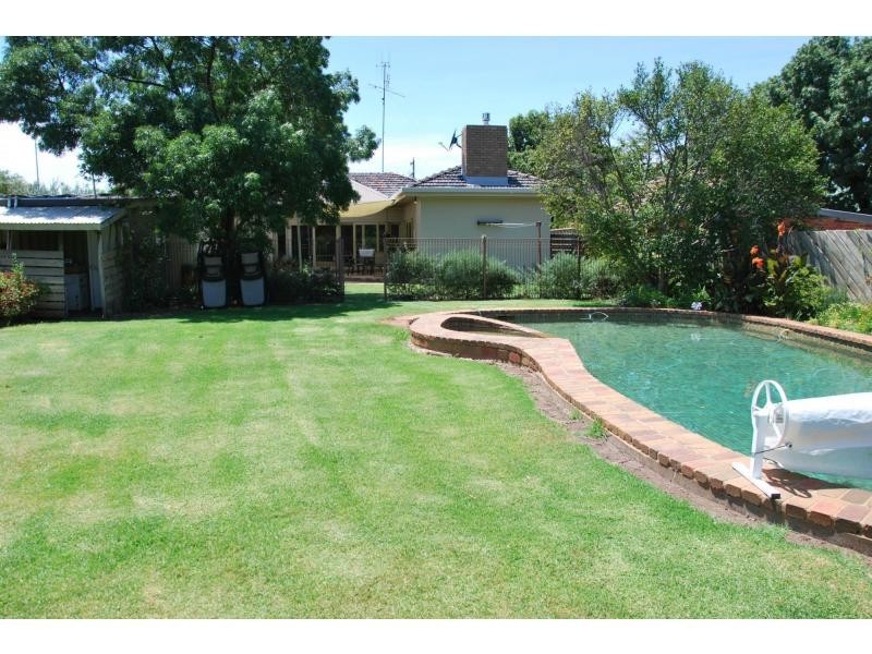 33 Cobram Street, Berrigan NSW 2712