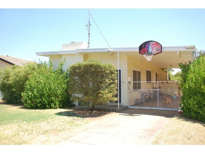 17 Glenavon Avenue, Cobram VIC 3644
