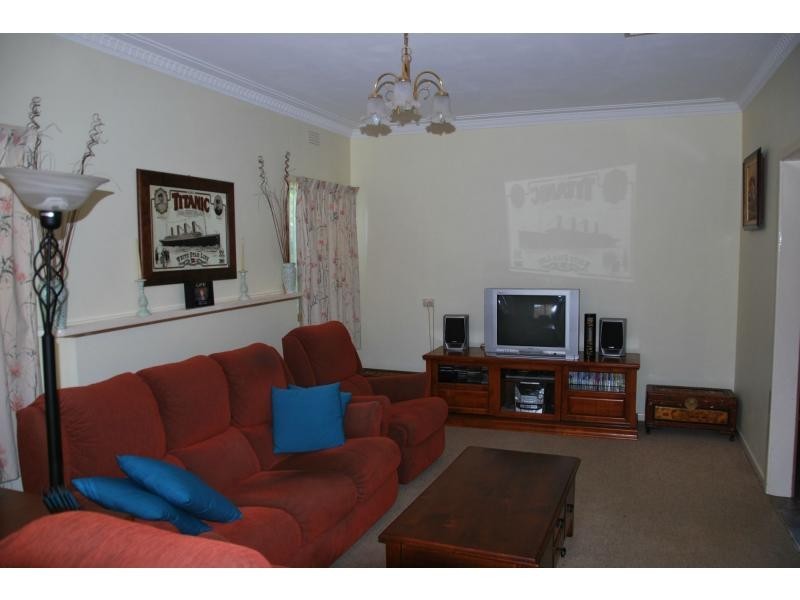 17 Glenavon Avenue, Cobram VIC 3644