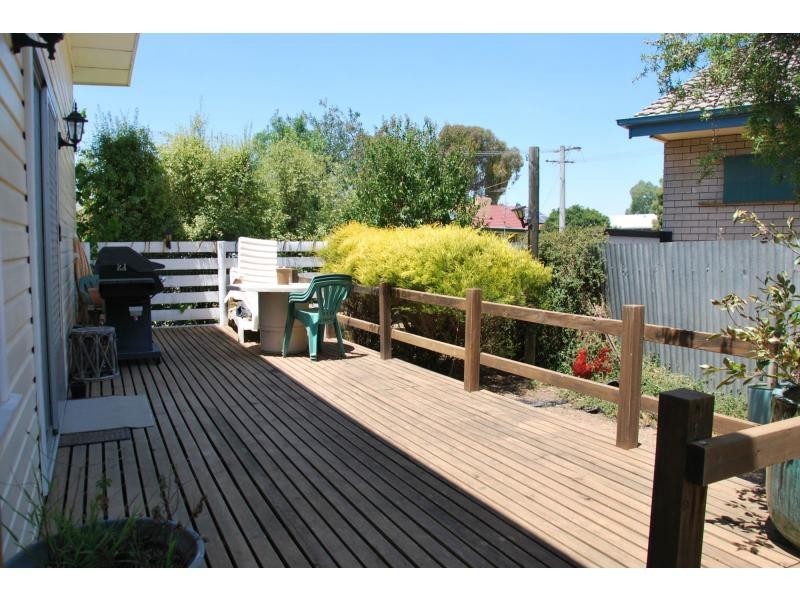 17 Glenavon Avenue, Cobram VIC 3644