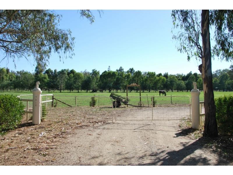 7316 Goulburn Valley Highway, Koonoomoo VIC 3644