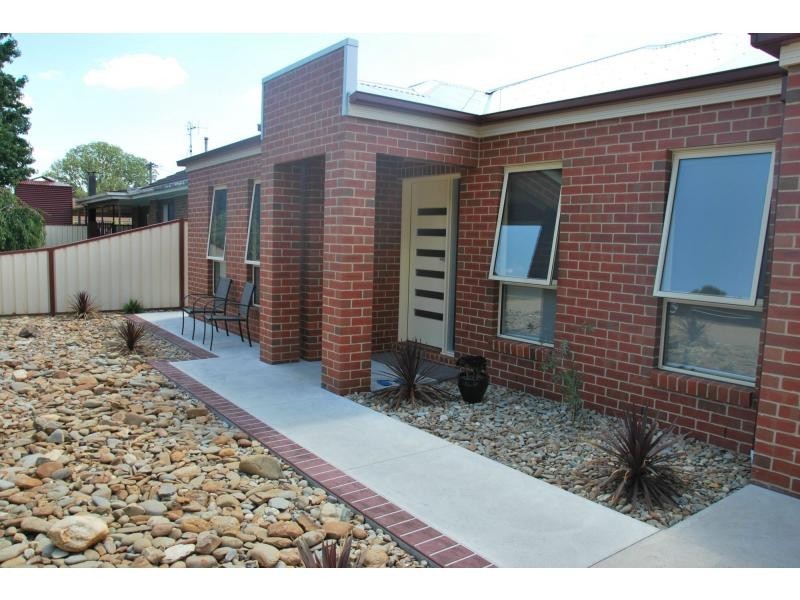 5B Glenavon Avenue, Cobram VIC 3644