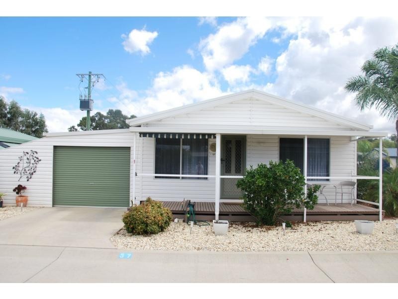 37 Lakeside Drive, Oasis Village, Cobram VIC 3644