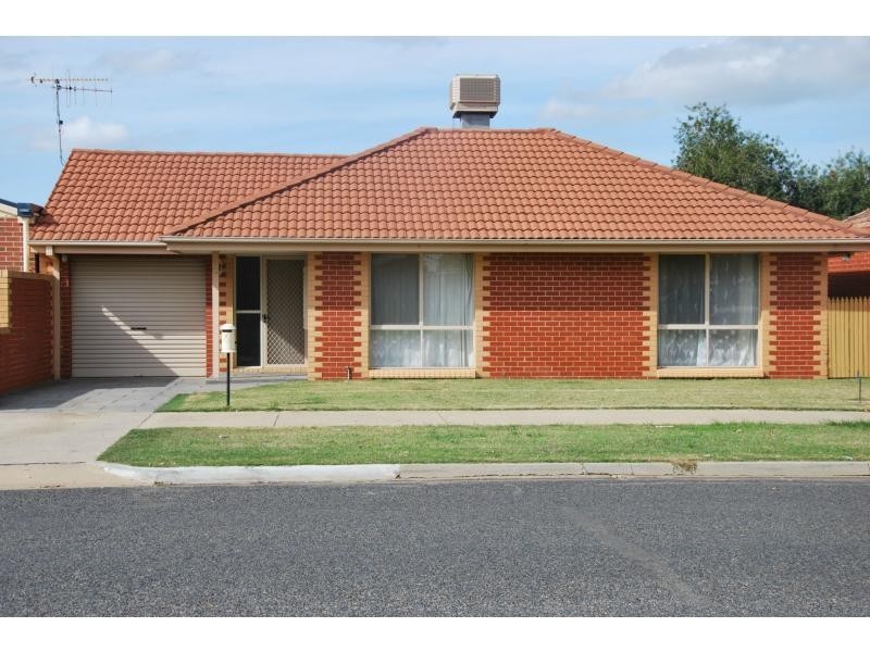 2 Gemmell Street, Cobram VIC 3644