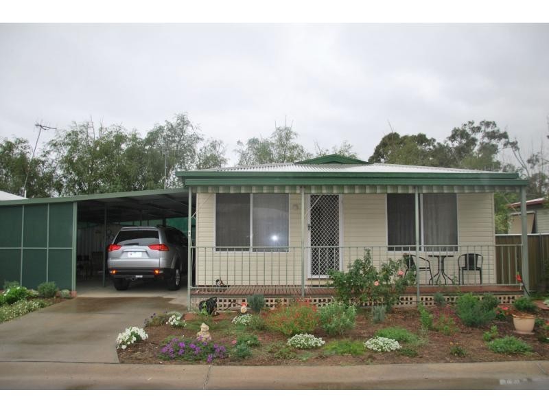 8 Oasis Drive, Oasis Village, Cobram VIC 3644