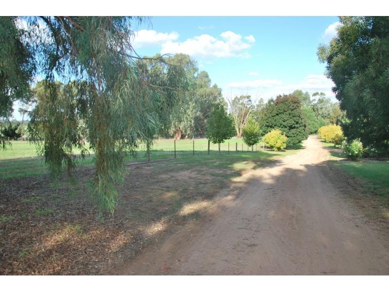 9 Cemetery Road, Cobram East VIC 3644