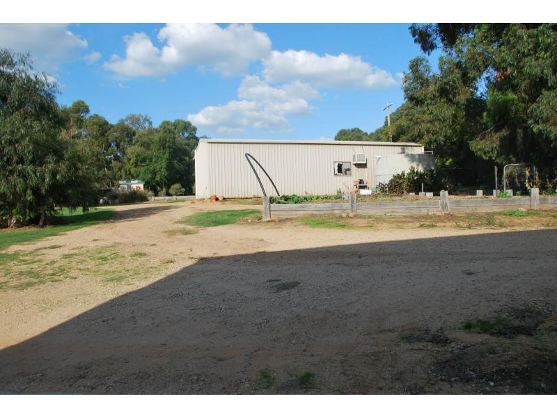 9 Cemetery Road, Cobram East VIC 3644