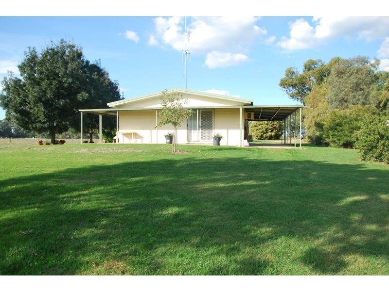 9 Cemetery Road, Cobram East VIC 3644
