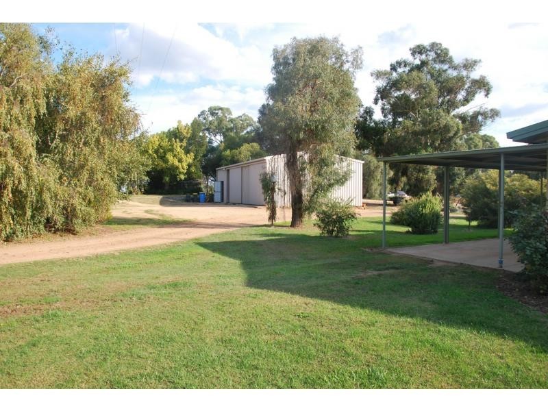 9 Cemetery Road, Cobram East VIC 3644