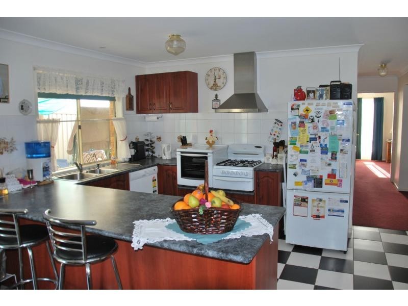 10 Victoria Avenue, Barooga NSW 3644