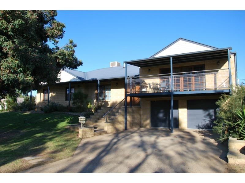 8 Scenic Drive, Cobram VIC 3644