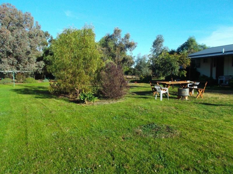 10 Hotchin Street, Katamatite VIC 3649