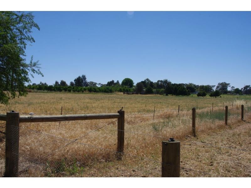 30 Barnes Road, Cobram East VIC 3644