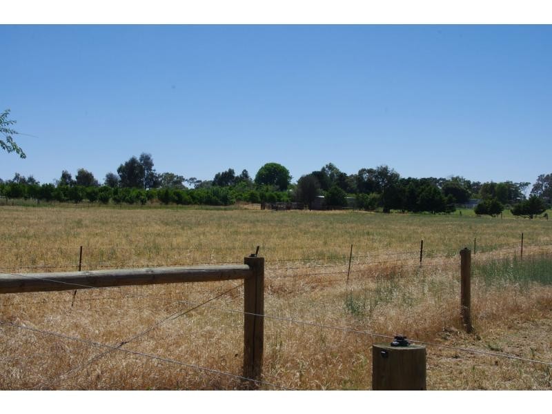 30 Barnes Road, Cobram East VIC 3644