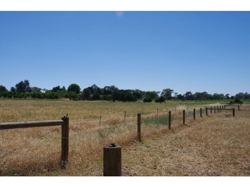 30 Barnes Road, Cobram East VIC 3644