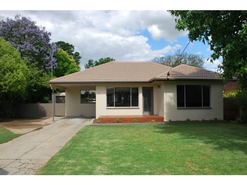 1 Glenavon Avenue, Cobram VIC 3644