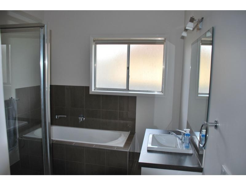 1 Glenavon Avenue, Cobram VIC 3644