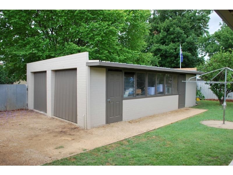 1 Glenavon Avenue, Cobram VIC 3644