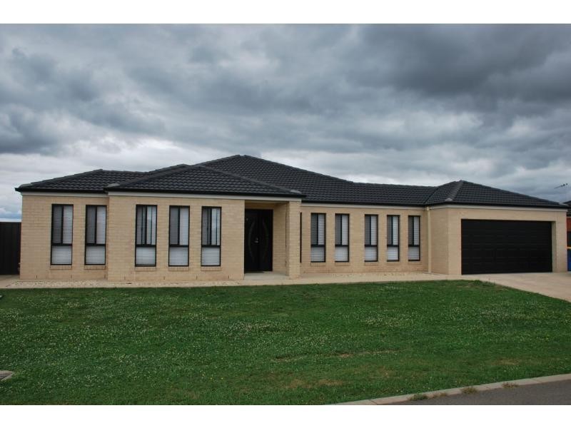 11 Rivertown Grove, Cobram VIC 3644