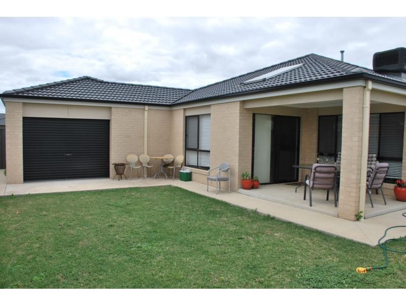 11 Rivertown Grove, Cobram VIC 3644