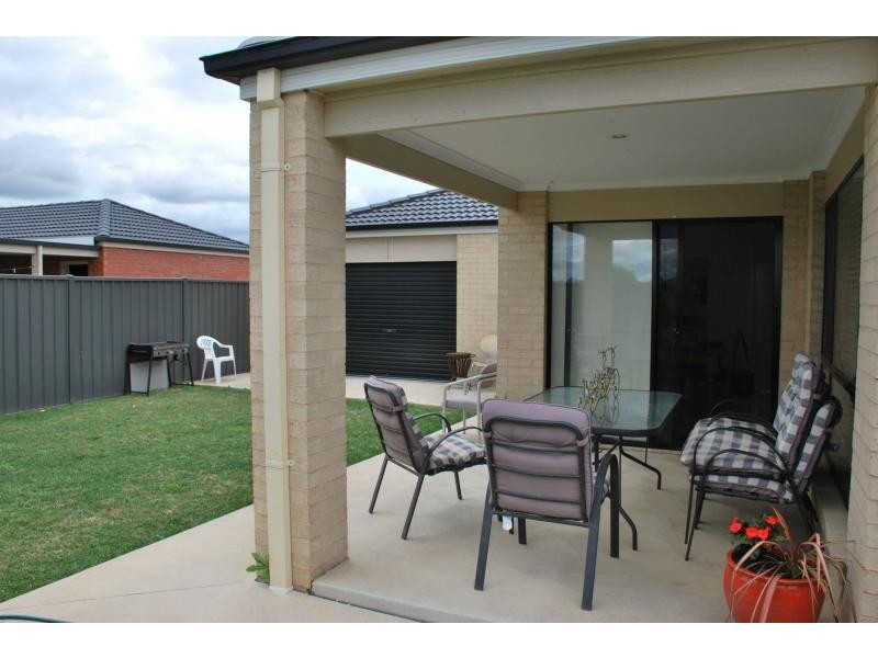 11 Rivertown Grove, Cobram VIC 3644