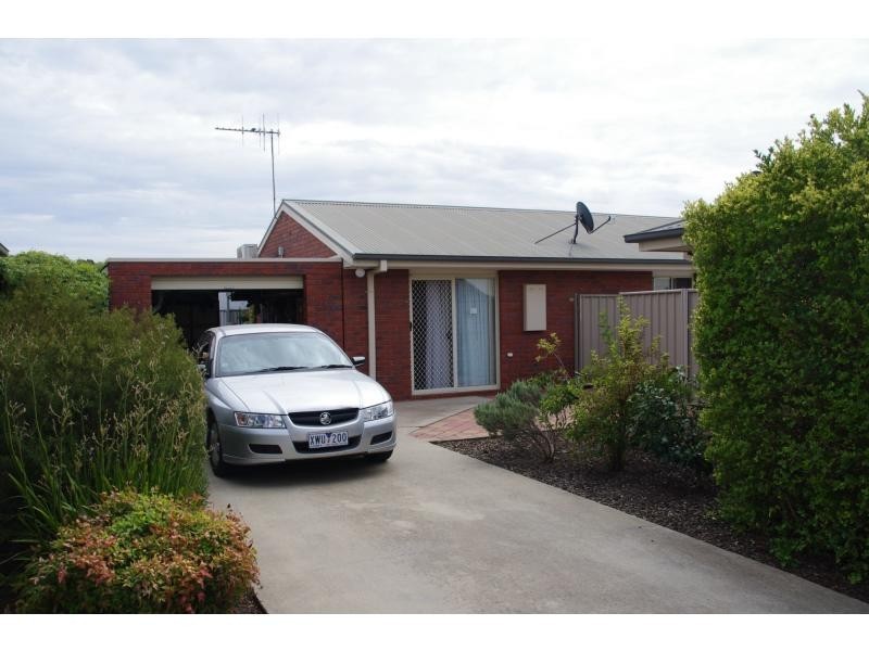 Unit 3/8 Waratah Court, Cobram VIC 3644