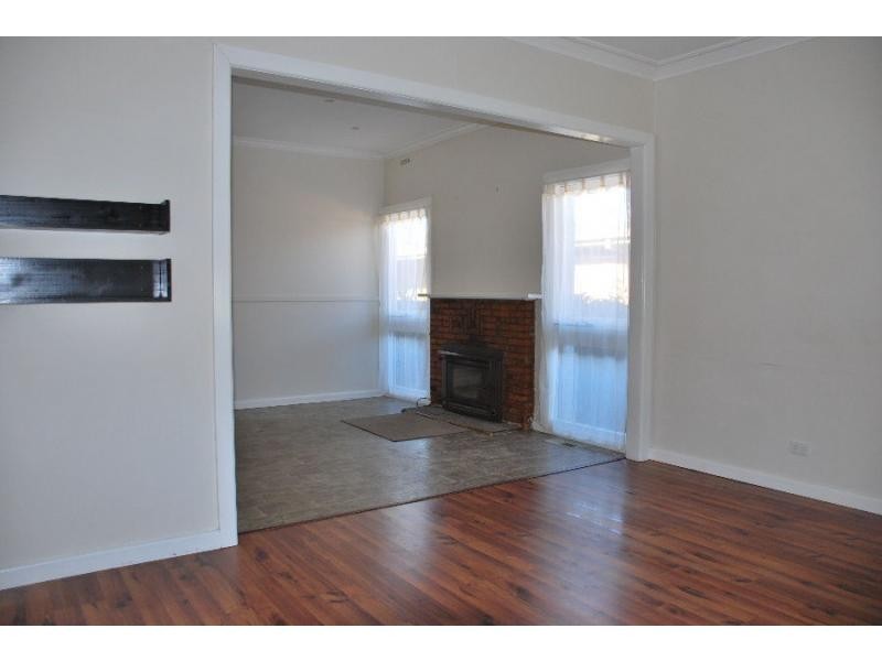 8 Thompson Avenue, Cobram VIC 3644