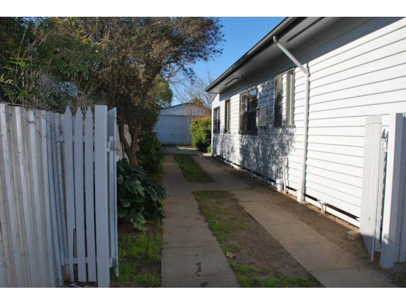8 Thompson Avenue, Cobram VIC 3644