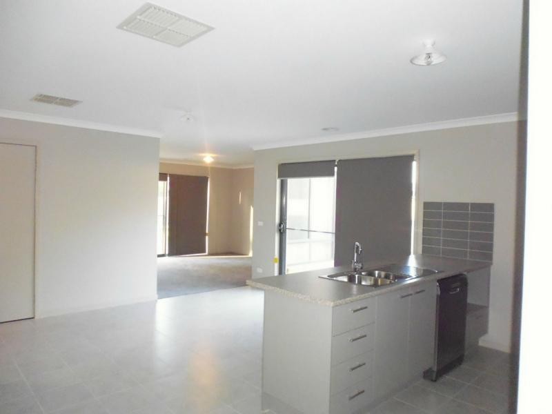 21 Anzac Avenue, Tocumwal NSW 2714