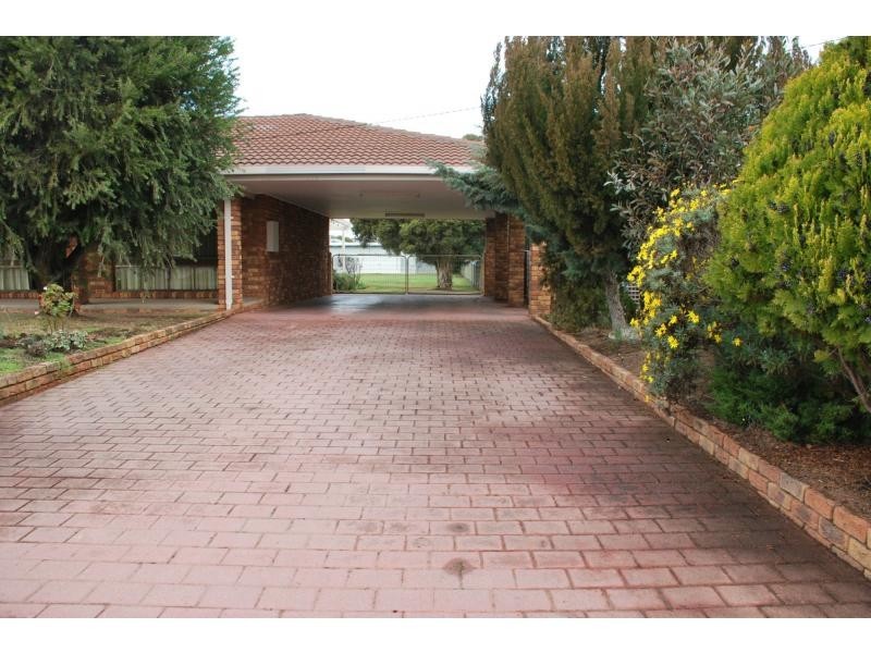 11 Gunnamara Street, Barooga VIC 3644