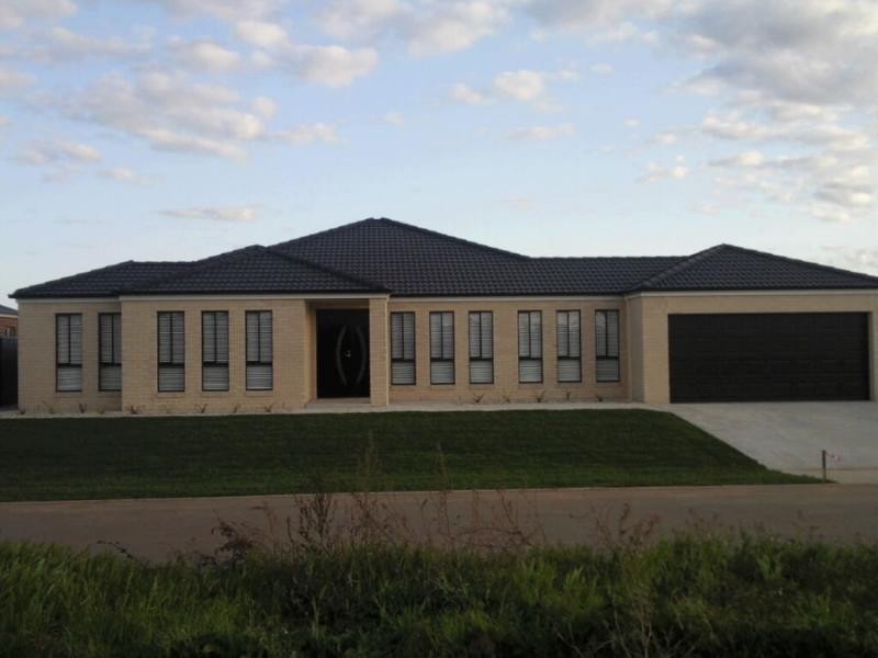 11 Rivertown Grove, Cobram VIC 3644