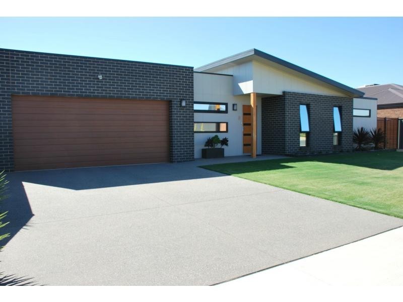 8 Dudley Park Lane, Cobram VIC 3644