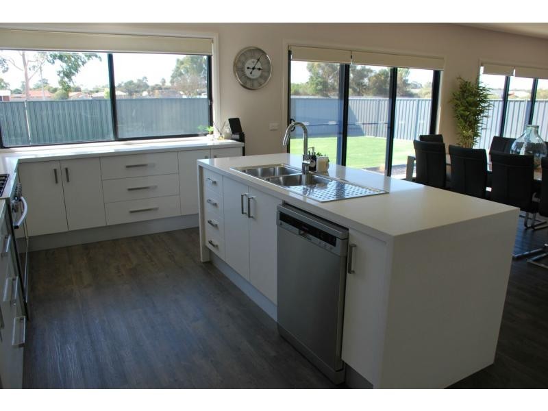 8 Dudley Park Lane, Cobram VIC 3644