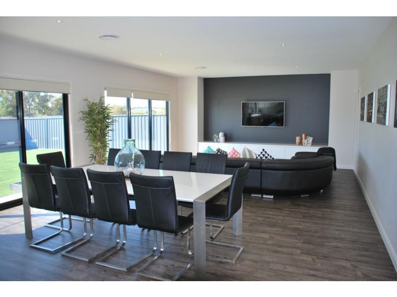 8 Dudley Park Lane, Cobram VIC 3644