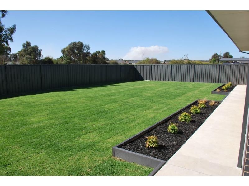 8 Dudley Park Lane, Cobram VIC 3644
