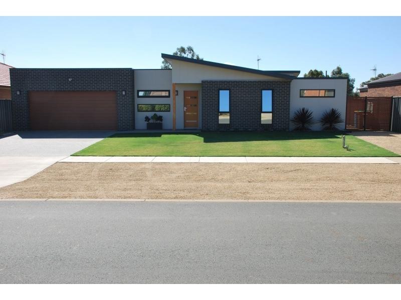 8 Dudley Park Lane, Cobram VIC 3644