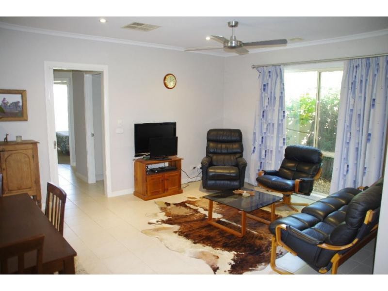 69 Hennessy Street, Tocumwal NSW 2714