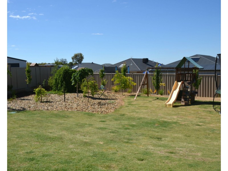 8 Villa Court, Cobram VIC 3644