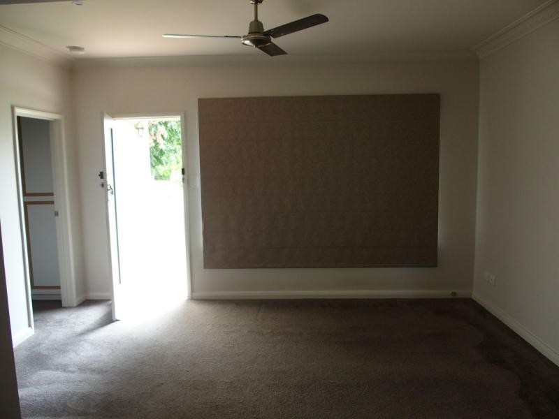 1 Glenavon Avenue, Cobram VIC 3644