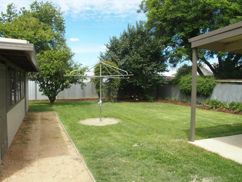 1 Glenavon Avenue, Cobram VIC 3644