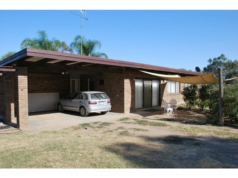 10 Kangan Road, Koonoomoo VIC 3644