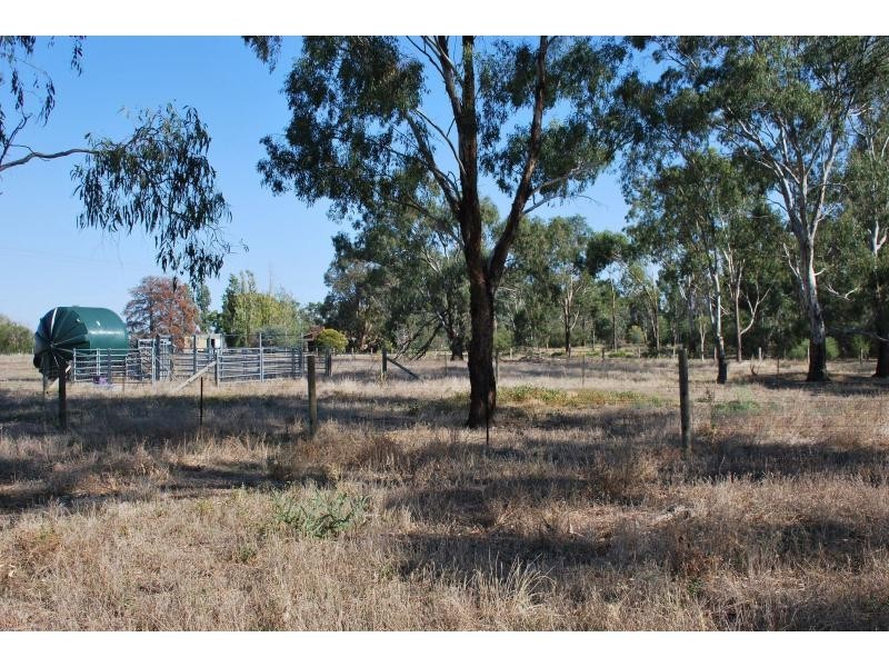 10 Kangan Road, Koonoomoo VIC 3644