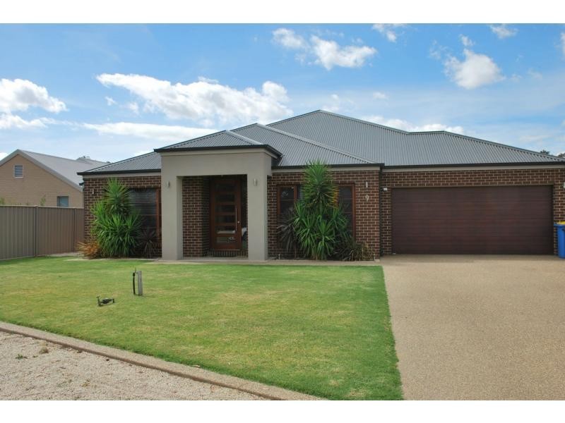 9 Nance Court, Cobram VIC 3644