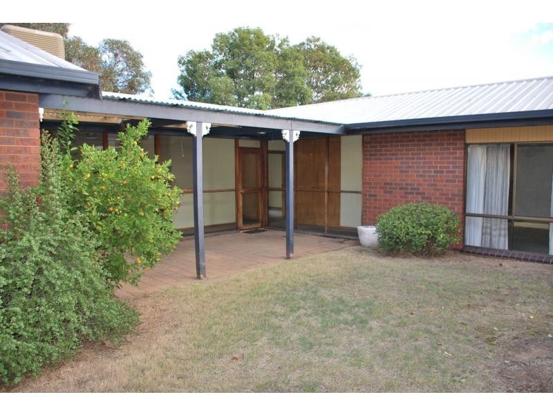 25 Burke Court, Cobram VIC 3644
