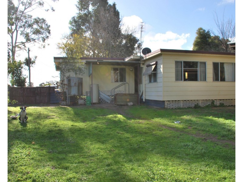 73 Hennessy Street, Tocumwal NSW 2714