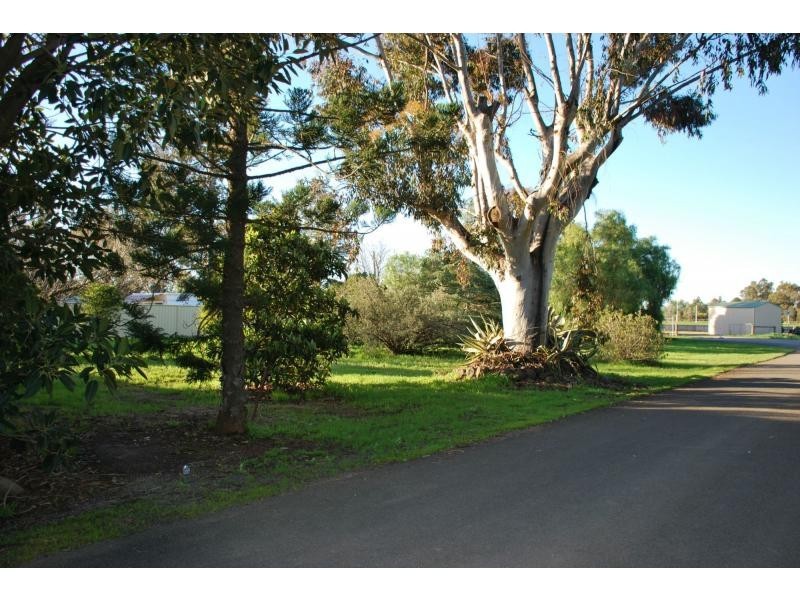27 Beek Street, Katamatite VIC 3649