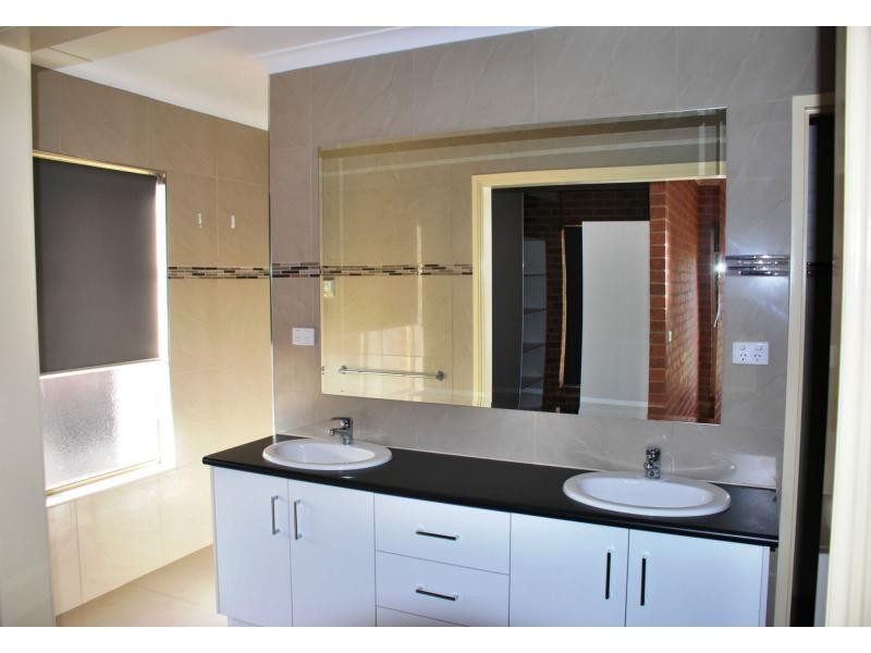 17 Dudley Park Lane, Cobram VIC 3644