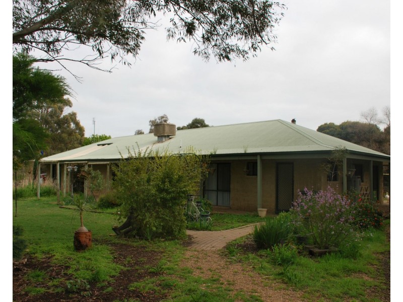 221 Newell Highway, Tocumwal NSW 2714