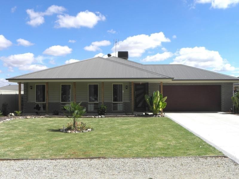 156 Deniliquin Street, Tocumwal NSW 2714